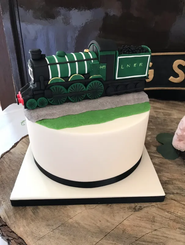 train-cake